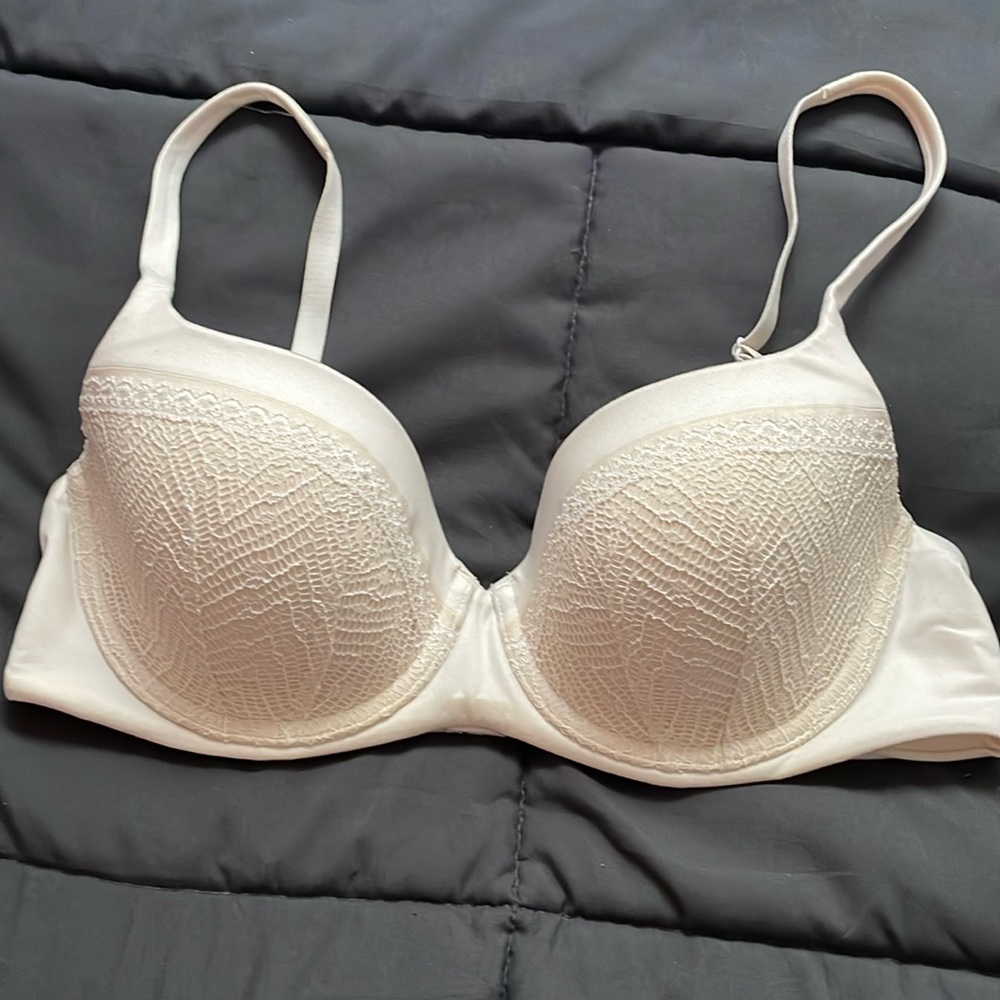 Victoria’s Secret Body by Victoria lightly lined Demi